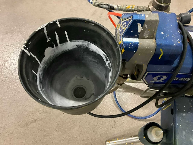 Graco 390 pc airless verfspuit op wagen - afbeelding 6 van  9