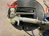 Graco 390 pc airless verfspuit op wagen - afbeelding 8 van  9