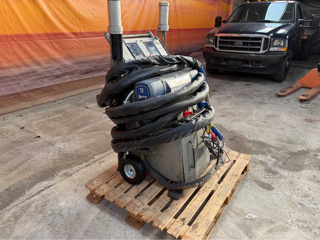 Graco exp2 polyurea polyuretaan machine - afbeelding 7 van  13