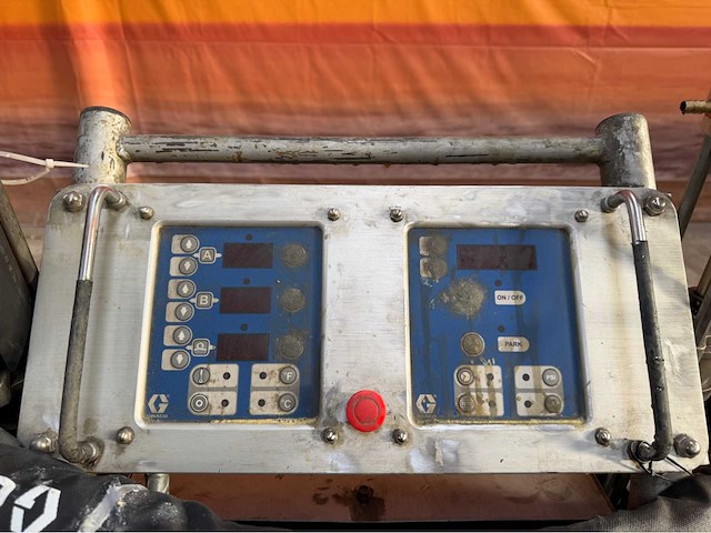 Graco exp2 polyurea polyuretaan machine - afbeelding 9 van  13