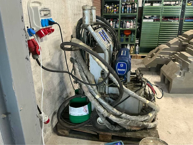 Graco reactor e-20 spuitmachine polyeurea met benodigdheden - afbeelding 25 van  29