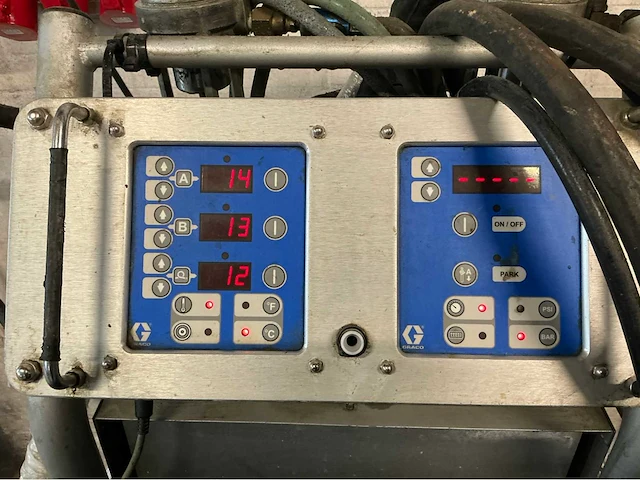 Graco reactor e-20 spuitmachine polyeurea met benodigdheden - afbeelding 26 van  29