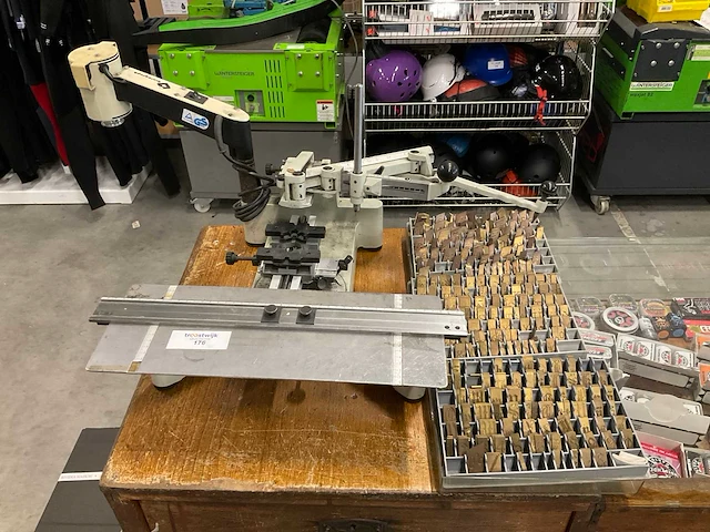 Grafeermachine met cijfers/letters - afbeelding 1 van  4