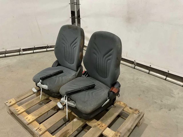 Grammer heftruck stoel (2x) - afbeelding 1 van  7