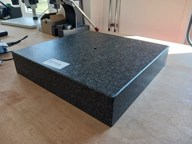 Granieten opppervlakteplaat | locatie roden - afbeelding 1 van  4