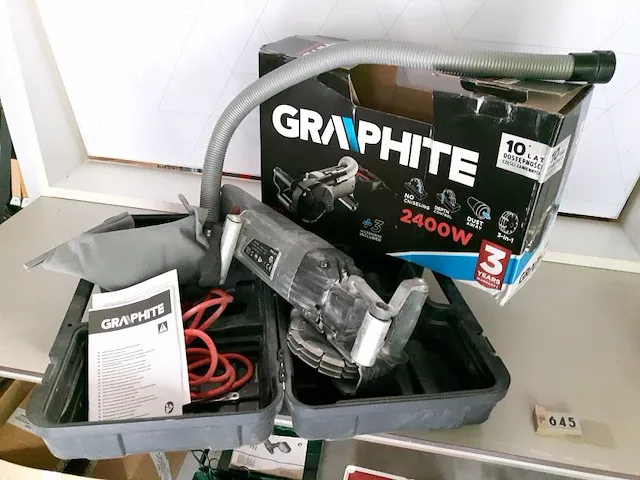 Graphite sleuvenfrees, muurfrees 2400 watt, inclusief stofzak, slechts 1x gebruikt, met een triple diamantschijf, nieuwwaarde 400 euro - afbeelding 1 van  3