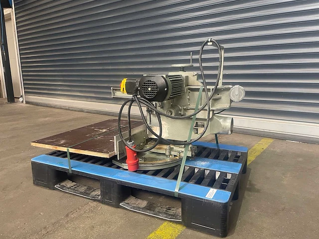 Graule - zs 135 - radiaalafkortzaagmachine - 2012 - afbeelding 2 van  8