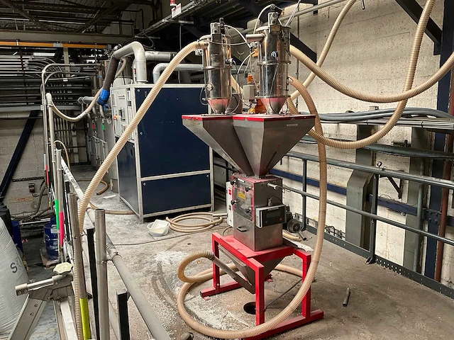 Gravimix fgb 2-3/0 meng- en doseermachine - afbeelding 1 van  11
