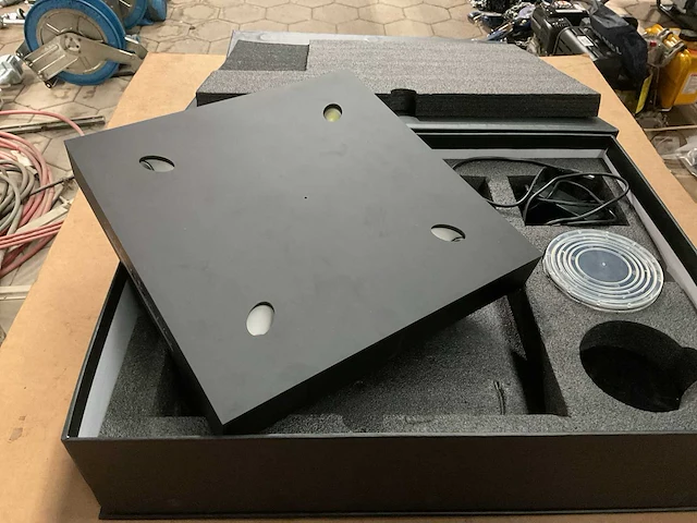 Gravity levitating display - afbeelding 1 van  5