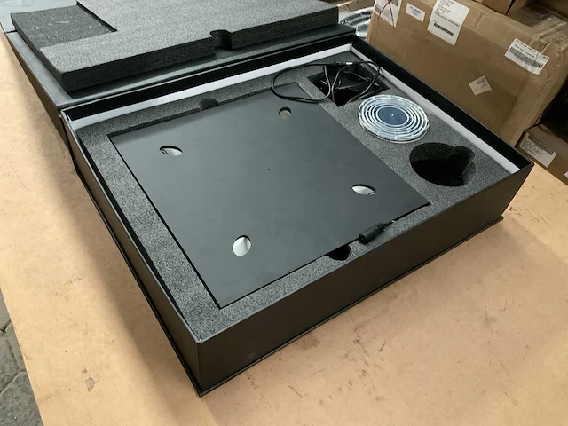 Gravity levitating display - afbeelding 2 van  5