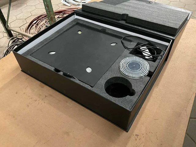 Gravity levitating display - afbeelding 4 van  5