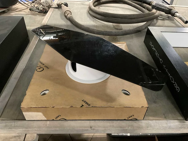 Gravity levitating display - afbeelding 2 van  3