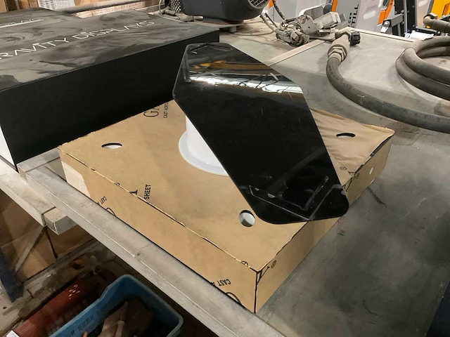 Gravity levitating display - afbeelding 3 van  3