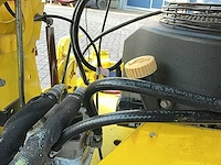 Great dane stand on lawnmower grasmaaier - afbeelding 4 van  15