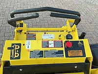 Great dane stand on lawnmower grasmaaier - afbeelding 13 van  15
