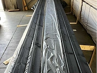 Grenen channelsiding zwart gecoat 3000x140x18mm (105x) - afbeelding 1 van  3