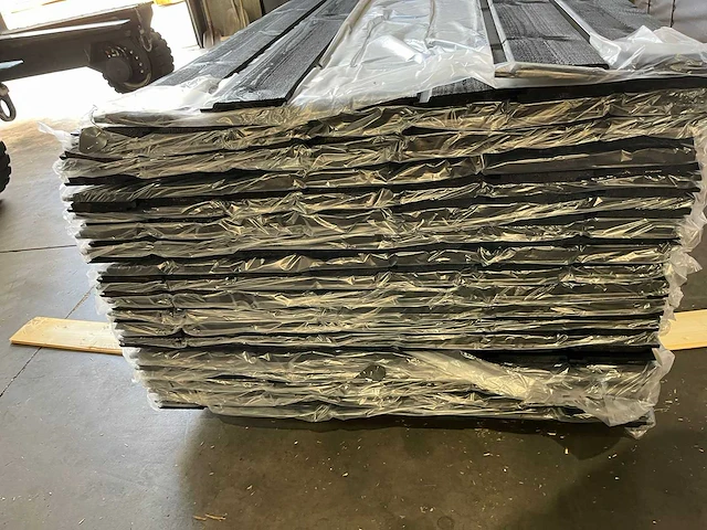Grenen channelsiding zwart gecoat 3000x140x18mm (105x) - afbeelding 3 van  3