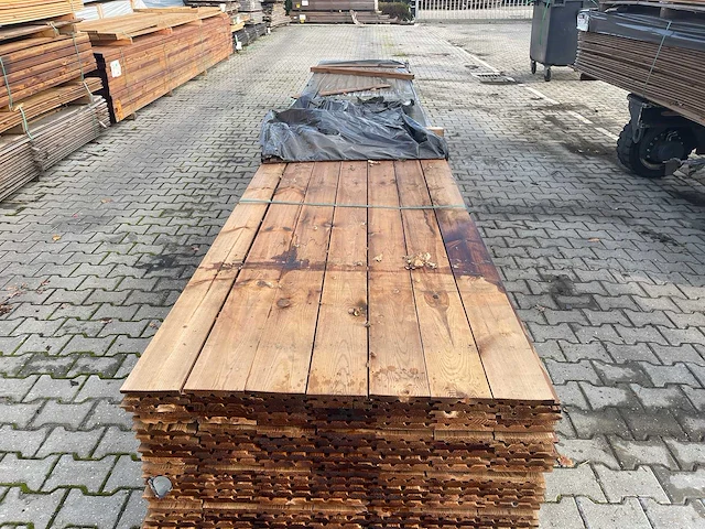 Grenen design bruin geïmpregneerd 5400x140x18mm (105x) - afbeelding 1 van  3