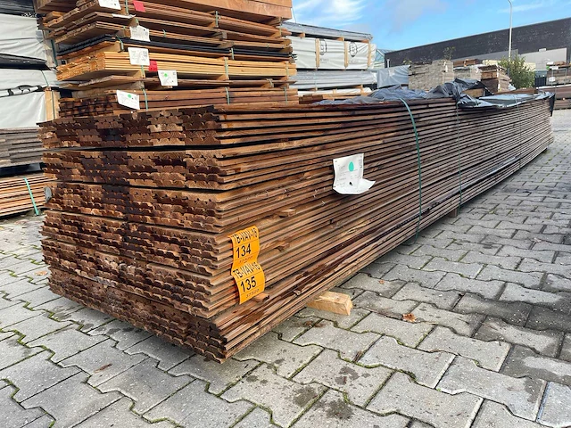 Grenen design bruin geïmpregneerd 5400x140x18mm (105x) - afbeelding 2 van  3