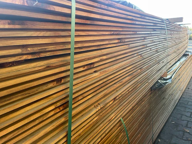 Grenen design profiel bruin geïmpregneerd 5100x140x18mm (105x) - afbeelding 2 van  3