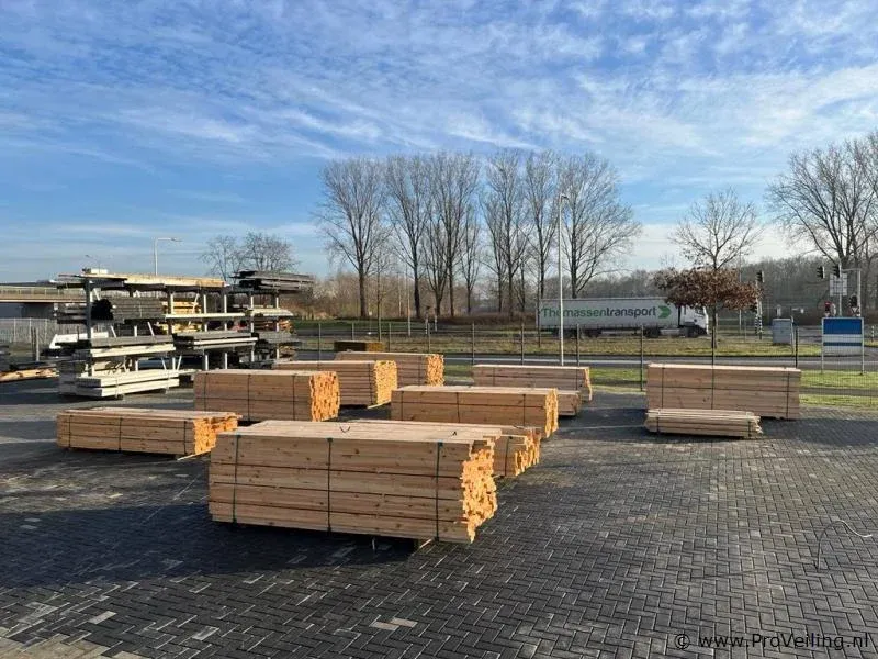 Veiling van een partij grenen hout te vriezenveen