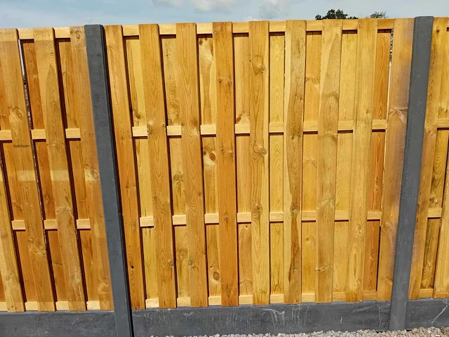 Grenen hout/betonschutting 200 cm x 28,1 m - afbeelding 2 van  7