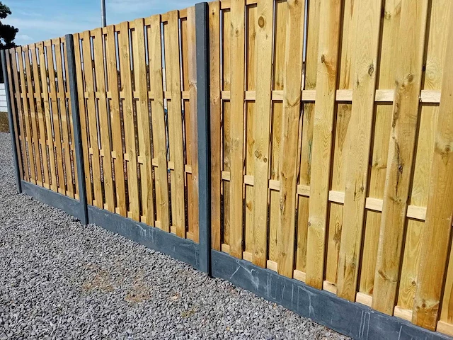 Grenen hout/betonschutting 200 cm x 28,1 m - afbeelding 6 van  7