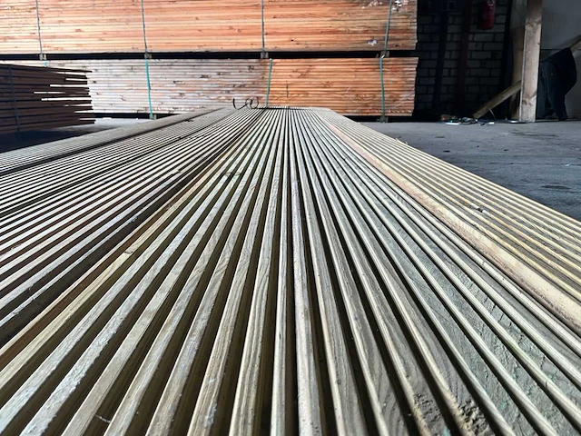 Grenen vlonderplank 400x14,5x2,8 cm (24x) - afbeelding 4 van  4