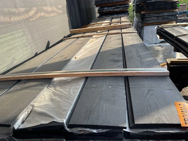 Grenen zweeds rabat zwart gecoat 23x190mm, lengte 400cm - afbeelding 1 van  3