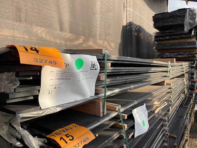 Grenen zweeds rabat zwart gecoat 23x190mm, lengte 400cm - afbeelding 2 van  3