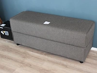Grijs/bruin gestoffeerde poef 122 x 44 x 48 cm. - afbeelding 1 van  2