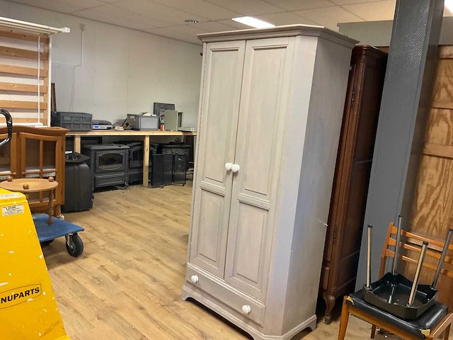 Grijze kast - afbeelding 1 van  2