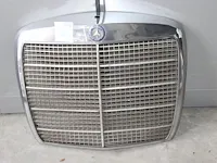 Grill mercedes benz 108. afmeting ca. 64 x 56 cm - afbeelding 3 van  5