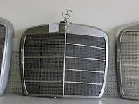 Grill mercedes benz 108. afmeting inclusief ster ca. 64 x 64 cm - afbeelding 1 van  2
