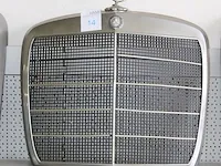 Grill mercedes benz 108. afmeting inclusief ster ca. 64 x 64 cm - afbeelding 2 van  2