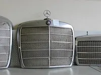Grill mercedes benz 108. afmeting inclusief ster ca. 64 x 64 cm - afbeelding 1 van  2