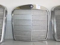 Grill mercedes benz 111. afmeting ca. 62 x 57 cm - afbeelding 1 van  2