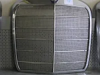 Grill mercedes benz 111. afmeting ca. 62 x 57 cm - afbeelding 2 van  2