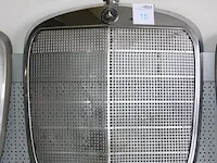 Grill mercedes benz 111. afmeting ca. 62 x 57 cm - afbeelding 2 van  2
