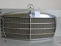 Grill mercedes benz 123. afmeting inclusief ster ca. 74 x 46 cm - afbeelding 1 van  1