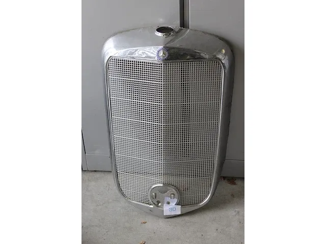 Grill mercedes benz 170. afmeting ca. 52 x 77 cm - afbeelding 3 van  5