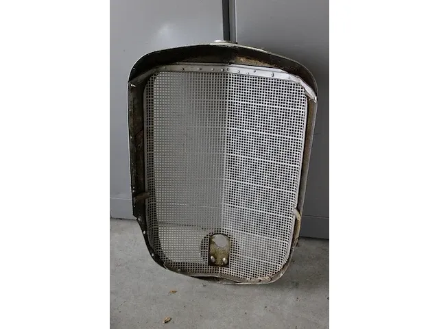 Grill mercedes benz 170. afmeting ca. 52 x 77 cm - afbeelding 5 van  5