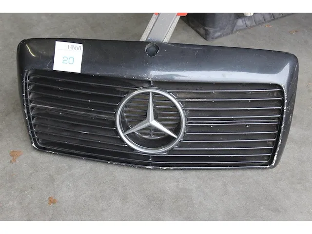 Grill mercedes benz. afmeting ca. 68 x 34 cm - afbeelding 1 van  1