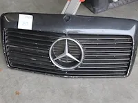 Grill mercedes benz. afmeting ca. 68 x 34 cm - afbeelding 1 van  1