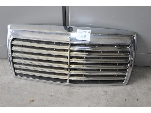 Grill mercedes benz. afmeting ca. 71 x 35 cm - afbeelding 1 van  2