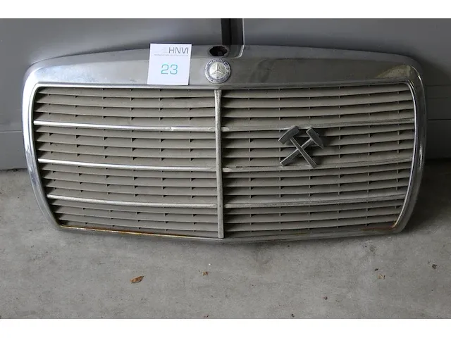 Grill mercedes benz. afmeting ca. 72 x 36 cm - afbeelding 1 van  2