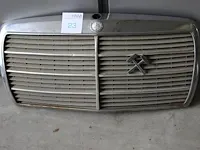 Grill mercedes benz. afmeting ca. 72 x 36 cm - afbeelding 1 van  2