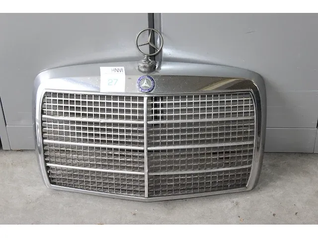 Grill mercedes benz. afmeting ca. 74 x 50 cm - afbeelding 1 van  2