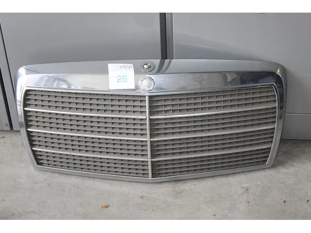 Grill mercedes benz. afmeting ca. 78 x 36 cm - afbeelding 1 van  2