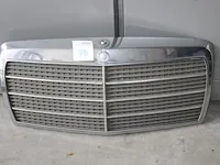 Grill mercedes benz. afmeting ca. 78 x 36 cm - afbeelding 1 van  2